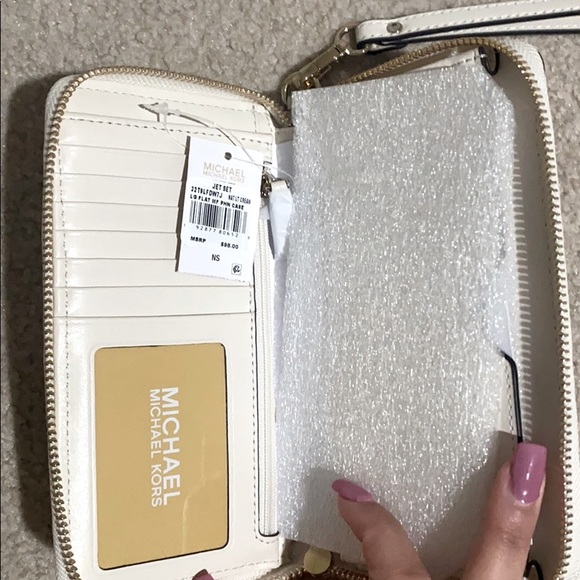 Michael Kors Wallet - Picture 2 of 3